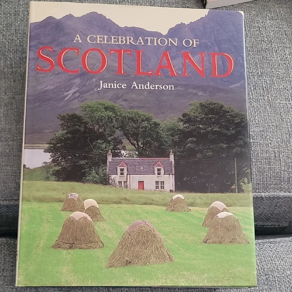 Colorful Travel and Scotland Book Set - Picture 4 of 10
